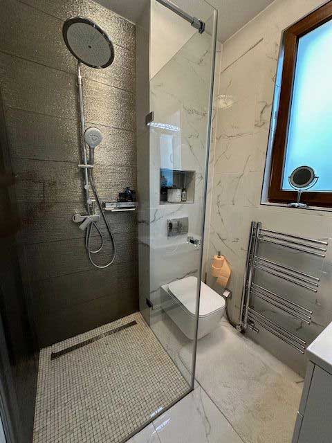 Egyedi zuhanykabin építés