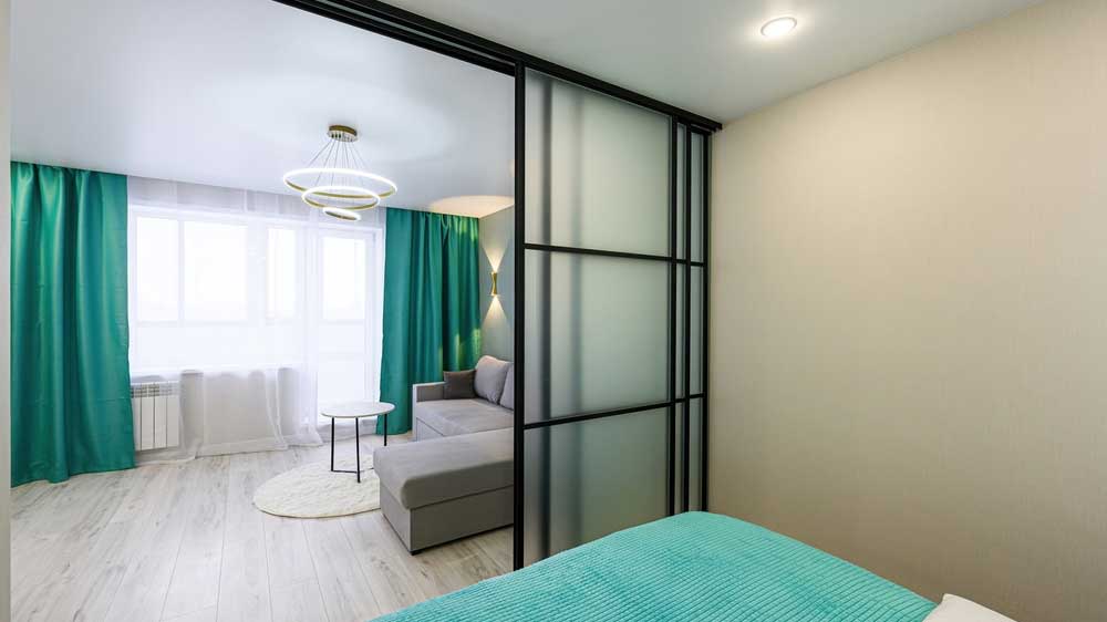 Üveg térelválasztó építés